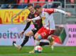 Regensburgs Steve Breitkreuz (r) versucht den Ball im Zweikampf vor Ingolstadts Florian Pick abzuschirmen.