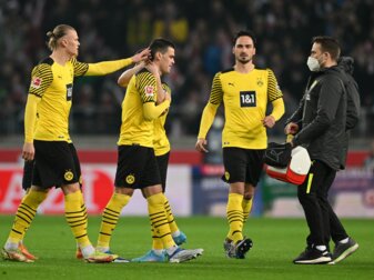 Wieder verletzt: Reyna musste gegen Stuttgart früh vom Platz. Erneut ein langer Ausfall? Foto: Matthias Hangst/Getty Images Wieder verletzt: Reyna musste gegen Stuttgart früh vom Platz. Erneut ein langer Ausfall? Foto: Matthias Hangst/Getty Images