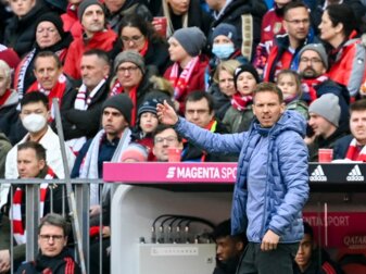 Bayerns Trainer Julian Nagelsmann hat sich für seine Äußerungen bei Freiburgs Trainer Christian Streich entschuldigt. Bayerns Trainer Julian Nagelsmann hat sich für seine Äußerungen bei Freiburgs Trainer Christian Streich entschuldigt.