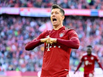 Robert Lewandowski von den Bayern feiert seinen Siegtreffer. Robert Lewandowski von den Bayern feiert seinen Siegtreffer.