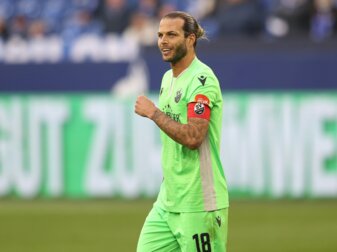 Sandhausen bindet Kapitän Diekmeier bis 2024 Sandhausen bindet Kapitän Diekmeier bis 2024