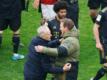 Freiburgs Trainer Christian Streich (l) nahm die Entschuldigung von Bayern-Coach Julian Nagelsmann an.