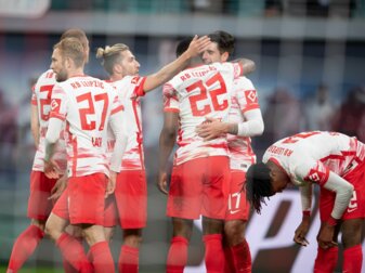 Die Leipziger Spieler jubeln nach dem Tor zum 3:0. Die Leipziger Spieler jubeln nach dem Tor zum 3:0.