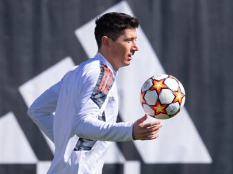 Um Bayerns Lewandowski stehen Wechselgerüchte Richtung Barcelona im Raum. Um Bayerns Lewandowski stehen Wechselgerüchte Richtung Barcelona im Raum.