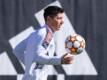 Um Bayerns Lewandowski stehen Wechselgerüchte Richtung Barcelona im Raum.