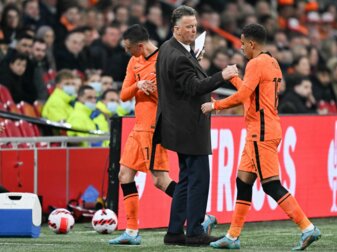 Oranje-Trainer Louis van Gaal (M) beim Länderspiel gegen Deutschland Ende März in Amsterdam.
