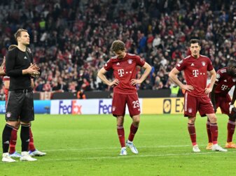 Bayerns Torwart Manuel Neuer, Thomas Müller, Robert Lewandowski, Dayot Upamecano zeigten sich enttäuscht. Bayerns Torwart Manuel Neuer, Thomas Müller, Robert Lewandowski, Dayot Upamecano zeigten sich enttäuscht.