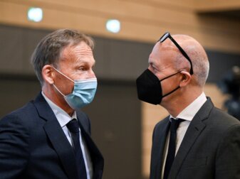 Sollen den DFB bei der FIFA und UEFA präsentieren: Bernd Neuendorf (r) und Hans-Joachim Watzke. Sollen den DFB bei der FIFA und UEFA präsentieren: Bernd Neuendorf (r) und Hans-Joachim Watzke.