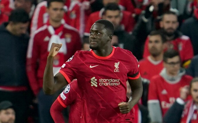 Liverpools Ibrahima Konate feiert sein Tor zum 1:0 gegen Benfica Lissabon.