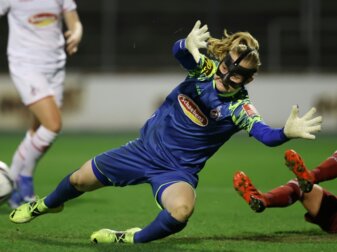 Frauenfußball: 1. FC Köln verlängert mit Klett Frauenfußball: 1. FC Köln verlängert mit Klett