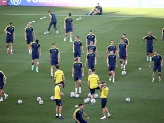 Treten in der WM-Qualifikation am 1. Juni gegen Schottland an: Die ukrainischen Spieler bei einer Trainingseinheit. Treten in der WM-Qualifikation am 1. Juni gegen Schottland an: Die ukrainischen Spieler bei einer Trainingseinheit.