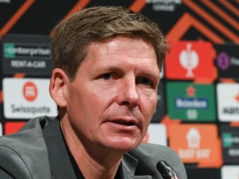 Eintracht-Cheftrainer Oliver Glasner will seine Spieler nach dem Sieg in Barcelona wieder erden. Eintracht-Cheftrainer Oliver Glasner will seine Spieler nach dem Sieg in Barcelona wieder erden.