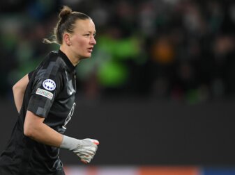 Wolfsburgs Torhüterin Almuth Schult ist angeschlagen. Wolfsburgs Torhüterin Almuth Schult ist angeschlagen.