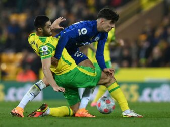 Kabak im Duell mit Chelseas Kai Havertz. Foto: Glyn Kirk/AFP via Getty Images Kabak im Duell mit Chelseas Kai Havertz. Foto: Glyn Kirk/AFP via Getty Images