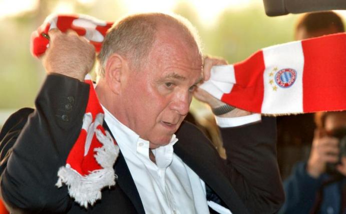 Uli Hoeneß freut sich auf die Spiele des FC Bayern. Foto: Peter Kneffel
