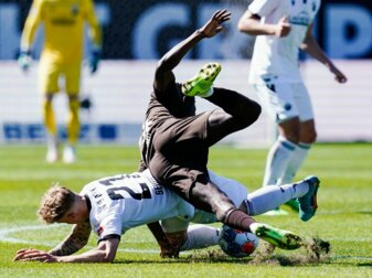 Nils Seufert (l) erkämpfte sich mit Sandhausen noch einen Punkt gegen Aufstiegsanwärter St. Pauli. Nils Seufert (l) erkämpfte sich mit Sandhausen noch einen Punkt gegen Aufstiegsanwärter St. Pauli.