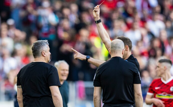 Bochums Trainer Thomas Reis (l) hatte die Rote Karte gesehen.