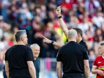 Bochums Trainer Thomas Reis (l) hatte die Rote Karte gesehen. Bochums Trainer Thomas Reis (l) hatte die Rote Karte gesehen.
