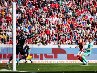Der Freiburger Lukas Kübler (M.) traf zum 1:0. Der Freiburger Lukas Kübler (M.) traf zum 1:0.