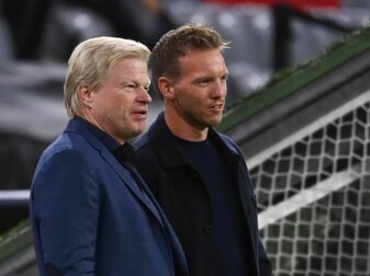 Bayern-Vorstandschef Oliver Kahn (l) verurteilt die Morddrohungen gegen Trainer Julian Nagelsmann. Bayern-Vorstandschef Oliver Kahn (l) verurteilt die Morddrohungen gegen Trainer Julian Nagelsmann.