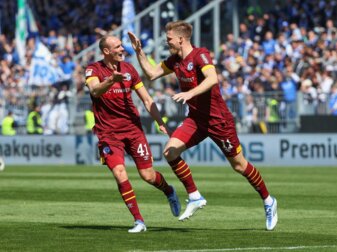 Fünfter Büskens-Sieg: Schalke macht Schritt zum Aufstieg Fünfter Büskens-Sieg: Schalke macht Schritt zum Aufstieg