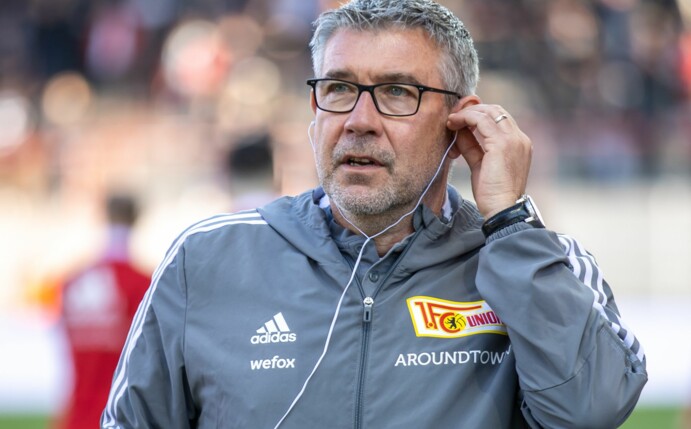 Union-Trainer Urs Fischer spricht im Interview vor Spielbeginn.