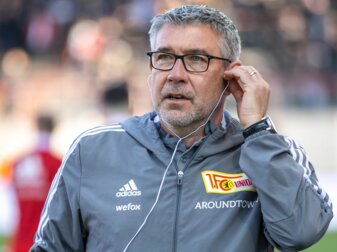 Union-Trainer Urs Fischer spricht im Interview vor Spielbeginn. Union-Trainer Urs Fischer spricht im Interview vor Spielbeginn.
