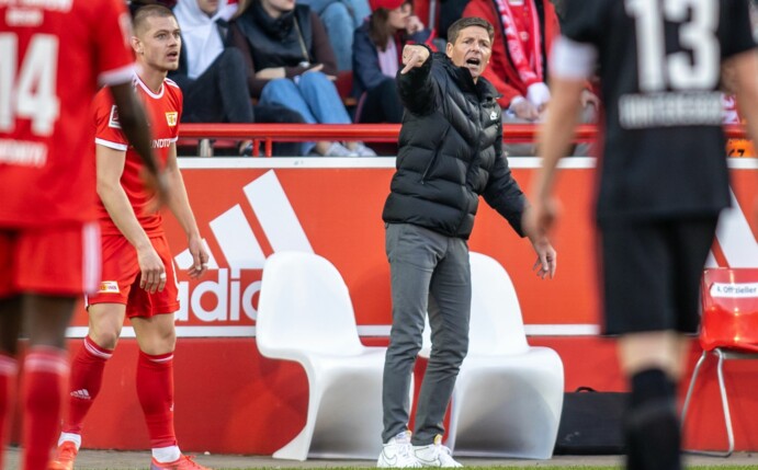Nahm seine Spieler nach der Niederlage bei Union Berlin in Schutz: Eintracht-Coach Oliver Glasner.
