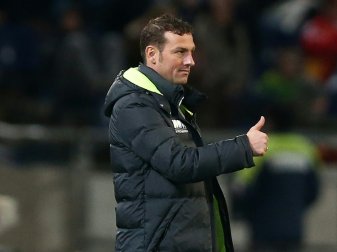 Weinzierl war mit der Leistung seines Teams zufrieden (Quelle: FIRO/SID-IMAGES) Weinzierl war mit der Leistung seines Teams zufrieden (Quelle: FIRO/SID-IMAGES)