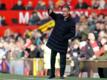 Ralf Rangnick, Trainer von Manchester United, gestikuliert am Spielfeldrand.