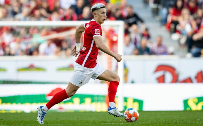Hat Berichte über eine Einigung zu einem Wechsel zum BVB dementiert: Freiburgs Nico Schlotterbeck.