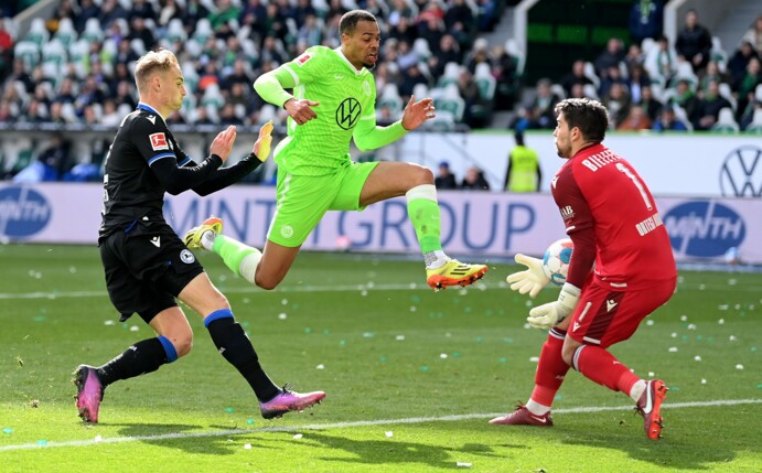 Lukas Nmecha im Spiel gegen Arminia Bielefeld (Fotos: Stuart Franklin/Getty Images)