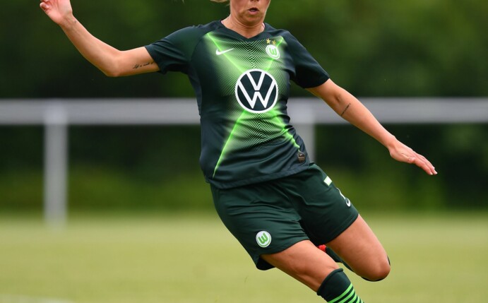 Kritisiert die Stadiongröße bei der Frauen-EM in England: Die Isländerin Sara Björk Gunnarsdottir spielt beim VfL Wolfsburg.
