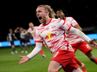 Leipzigs Emil Forsberg jubelt nach seinem Treffer zum 2:1. Leipzigs Emil Forsberg jubelt nach seinem Treffer zum 2:1.