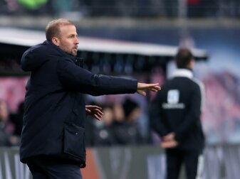 Hoffenheim-Coach Hoeneß: "Ich sollte auf eigenen Beinen stehen" Hoffenheim-Coach Hoeneß: "Ich sollte auf eigenen Beinen stehen"