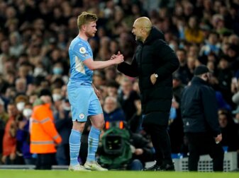City-Trainer Pep Guardiola (r) und sein Spielmacher Kevin De Bruyne. City-Trainer Pep Guardiola (r) und sein Spielmacher Kevin De Bruyne.