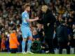 City-Trainer Pep Guardiola (r) und sein Spielmacher Kevin De Bruyne.