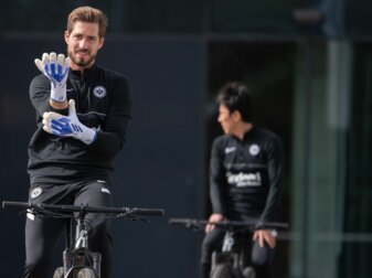 Ein Einsatz von Frankfurt-Torhüter Kevin Trapp gegen Hoffenheim bleibt ungewiss. Ein Einsatz von Frankfurt-Torhüter Kevin Trapp gegen Hoffenheim bleibt ungewiss.