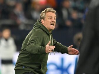 Hat alle seine fünf Spiele als Trainer mit dem FC Schalke 04 gewonnen: Mike Büskens. Hat alle seine fünf Spiele als Trainer mit dem FC Schalke 04 gewonnen: Mike Büskens.