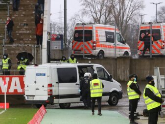 Nach Böllerwurf in Essen: Spiel für Münster gewertet Nach Böllerwurf in Essen: Spiel für Münster gewertet