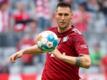 Prominenter Seitenwechsler beim deutschen Clásico Bayern München gegen Borussia Dortmund: Niklas Süle am Ball.