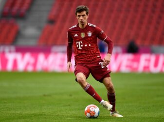 Thomas Müller steht mit dem FC Bayern München vor der zehnten Meisterschaft in Folge. Thomas Müller steht mit dem FC Bayern München vor der zehnten Meisterschaft in Folge.