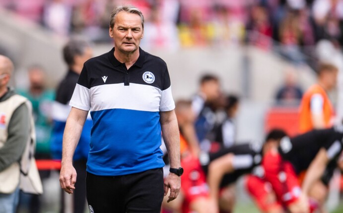 Bielefelds Trainer Marco Kostmann vor der Partie in Köln.