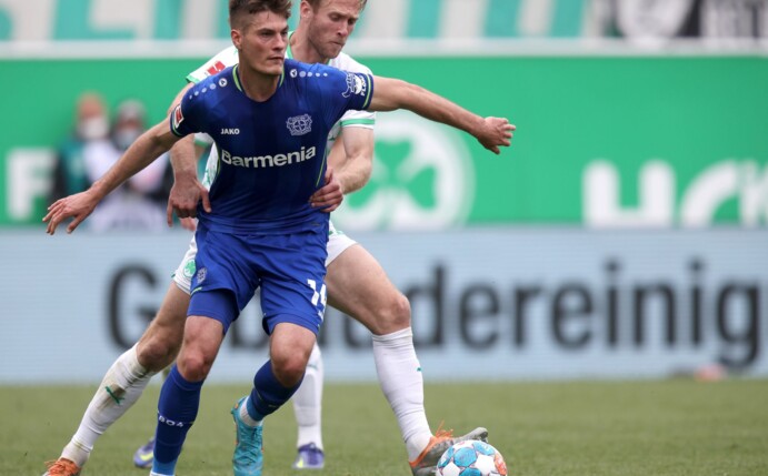 Patrik Schick leitete mit seinem Tor die Wende zum Leverkusener Sieg in Fürth ein.