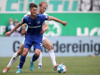 Patrik Schick leitete mit seinem Tor die Wende zum Leverkusener Sieg in Fürth ein. Patrik Schick leitete mit seinem Tor die Wende zum Leverkusener Sieg in Fürth ein.