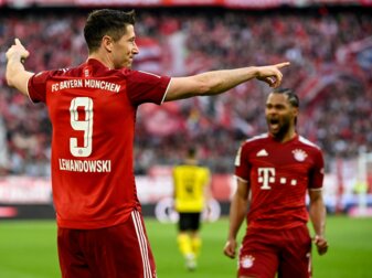 Lewandowski traf gegen den BVB zum zwischenzeitlichen 2:0. Lewandowski traf gegen den BVB zum zwischenzeitlichen 2:0.