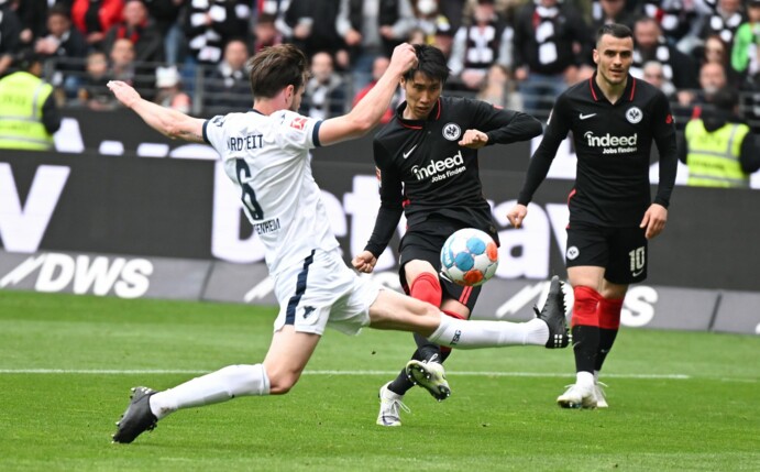 Hoffenheims Havard Nordtveit (l) musste gegen Frankfurt verletzt ausgewechselt werden.