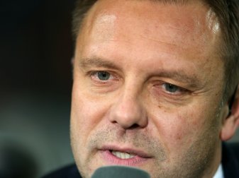 Breitenreiter bekommt erstmals Gegenwind auf Schalke (Quelle: FIRO/SID-IMAGES) Breitenreiter bekommt erstmals Gegenwind auf Schalke (Quelle: FIRO/SID-IMAGES)
