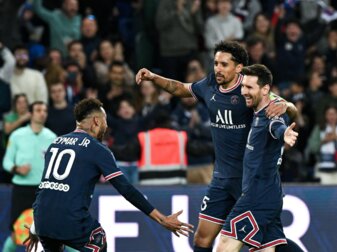 PSG zum zehnten Mal französischer Fußballmeister PSG zum zehnten Mal französischer Fußballmeister