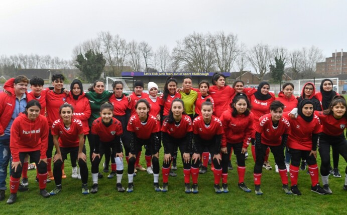 Afghanische Fußballerinnen geben Debüt in Australien